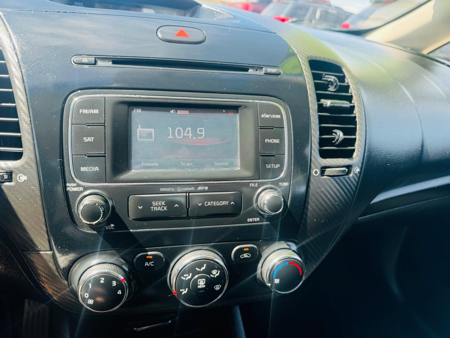 2014 grey Kia Forte (KNAFX4A86E5) , located at 2190 Hwy 95, Bullhead City, AZ, 86442, (928) 704-0060, 0.000000, 0.000000 - 2014 Kia Forte EX. 2.0 4 cylinder engine. great gas mileage. new engine with warranty. great gas mileage. brand new tires. financing available. super clean. bluetooth, backup sensors. keyless entry. satellite radio. buy here pay here. in house financing . we finance. only at Dunton Motors. - Photo#9